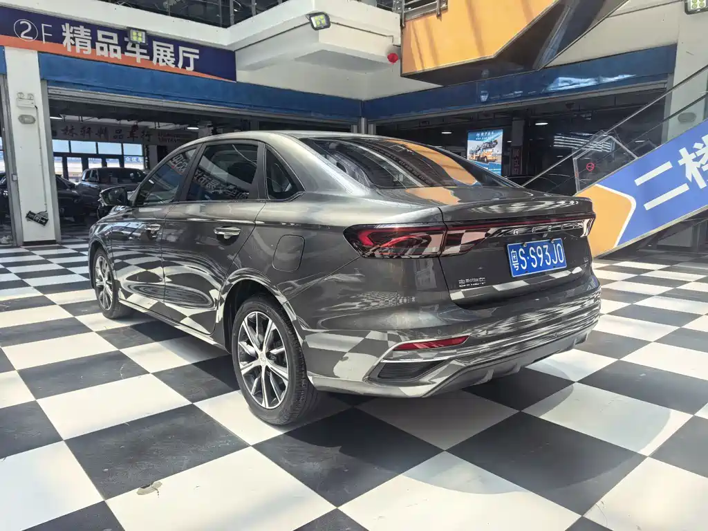 Geely Emgrand 2023