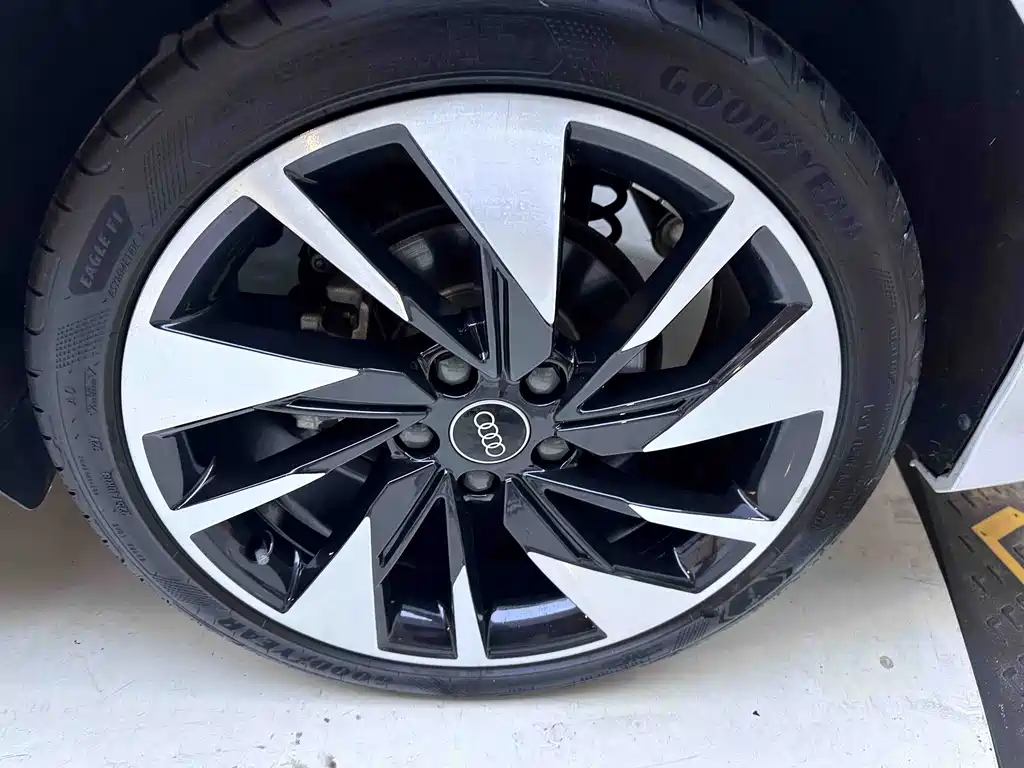 Audi A3 2023 — фото 22