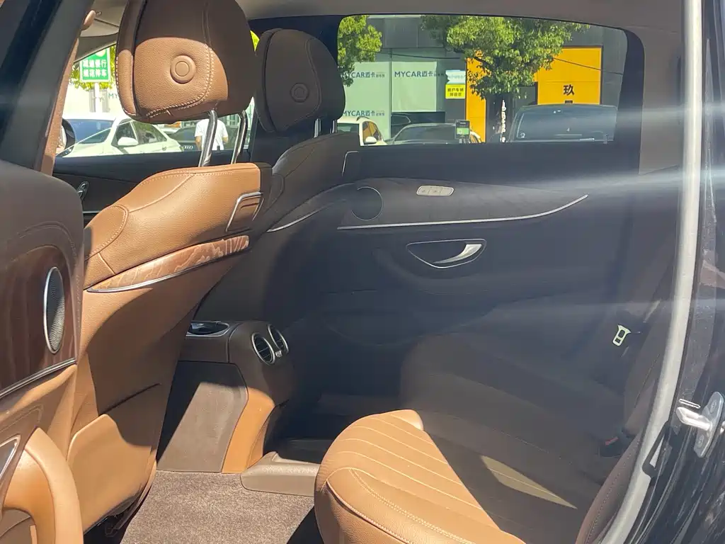 Mercedes-Benz E-Class 2018 — фото 13