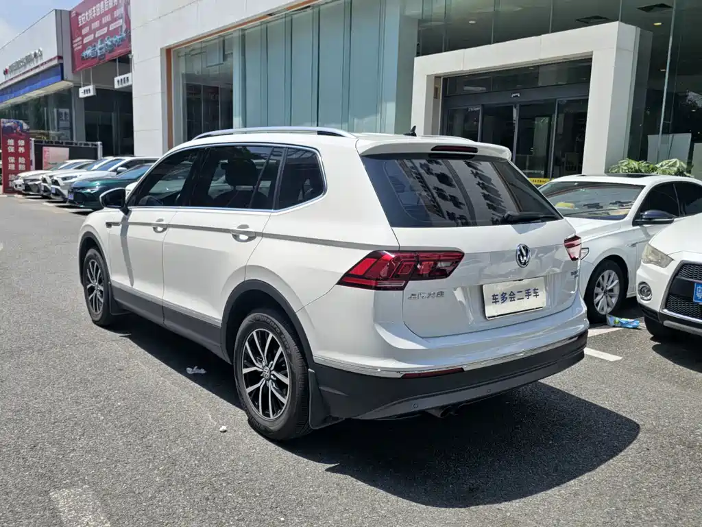 Volkswagen Tiguan L 2017 — фото 10