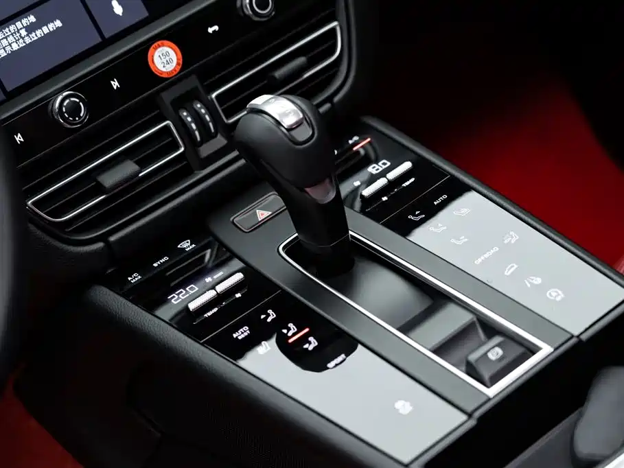 Porsche Macan 2023 — фото 16