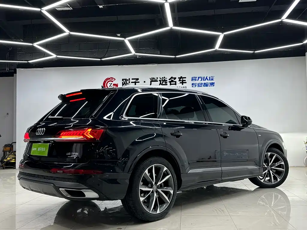 Audi Q7 2020 — фото 7