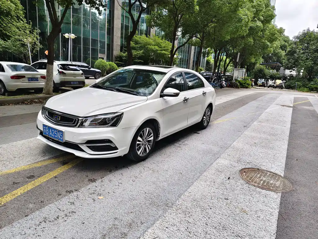 Geely Emgrand 2018 — фото 1