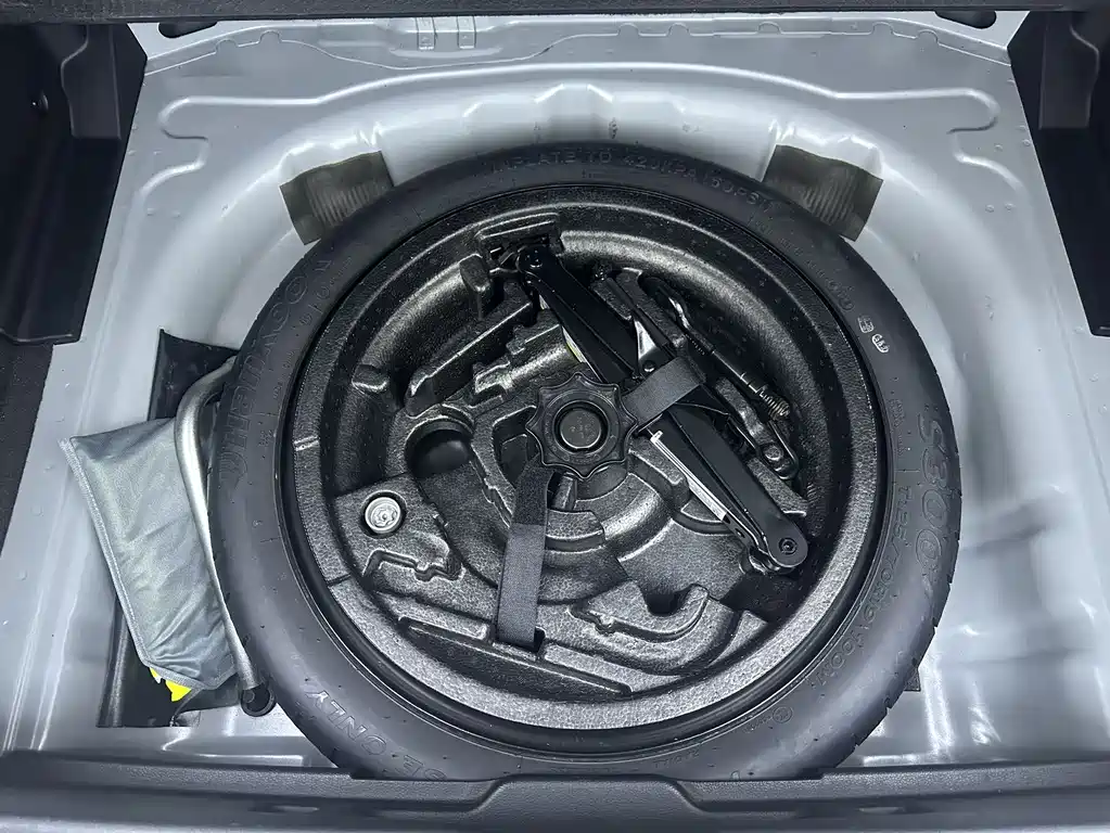Audi Q2L 2022 — фото 22