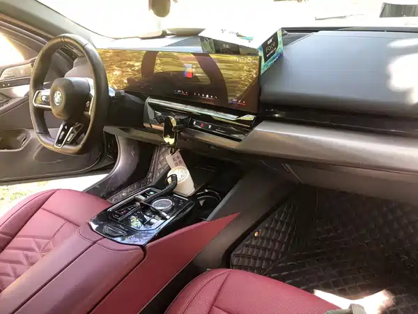 BMW i5 2025