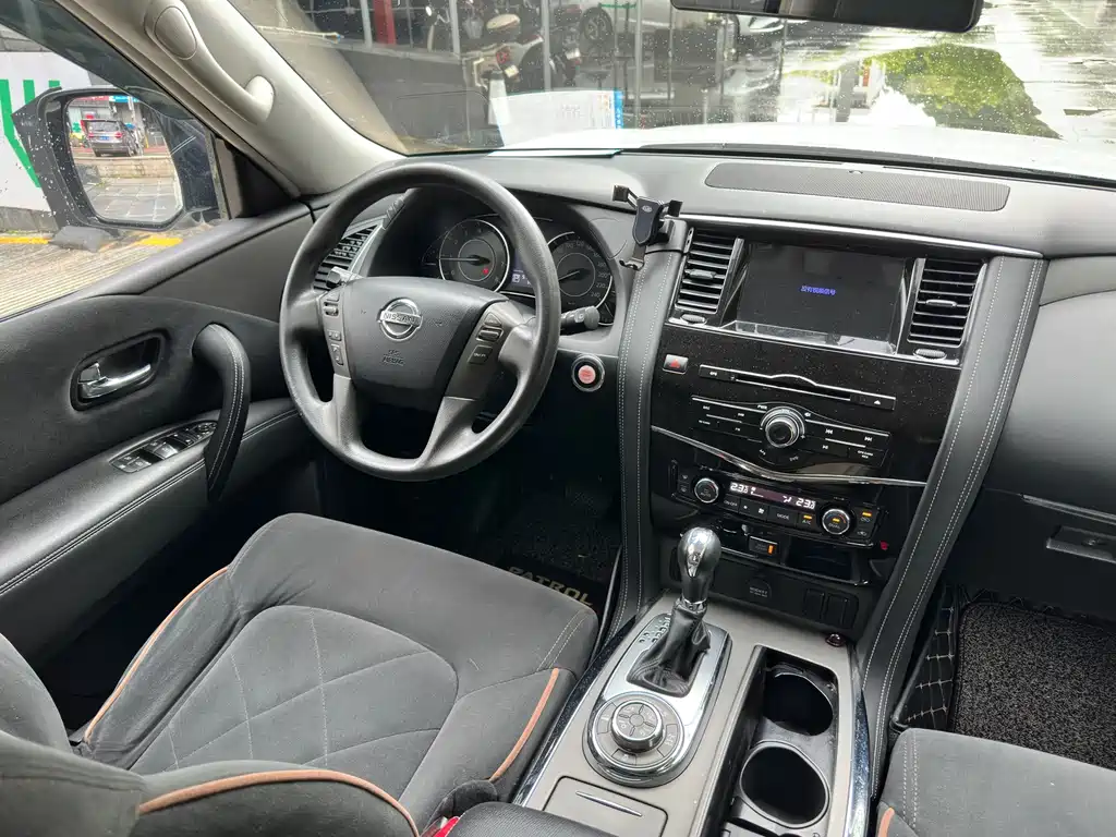 Nissan Patrol 2017 — фото 16