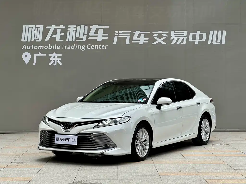 Toyota Camry 2020 — фото 1