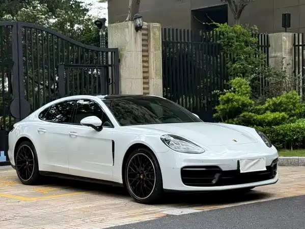 Porsche Panamera 2023