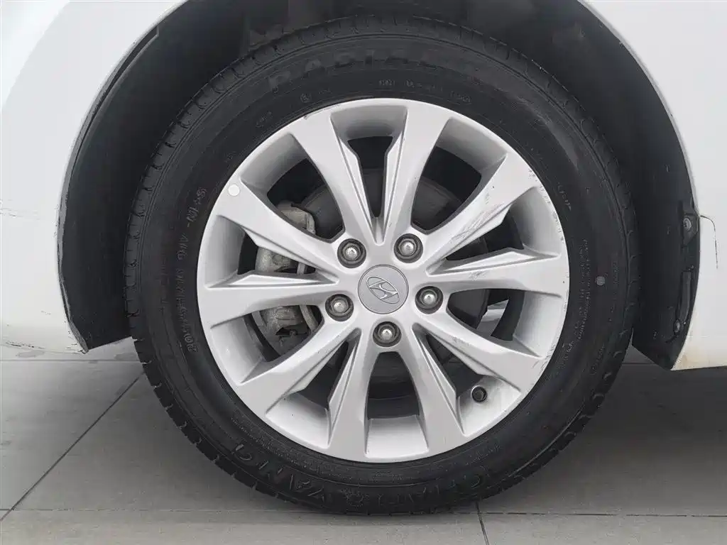 Hyundai Elantra Langdong 2017 — фото 17