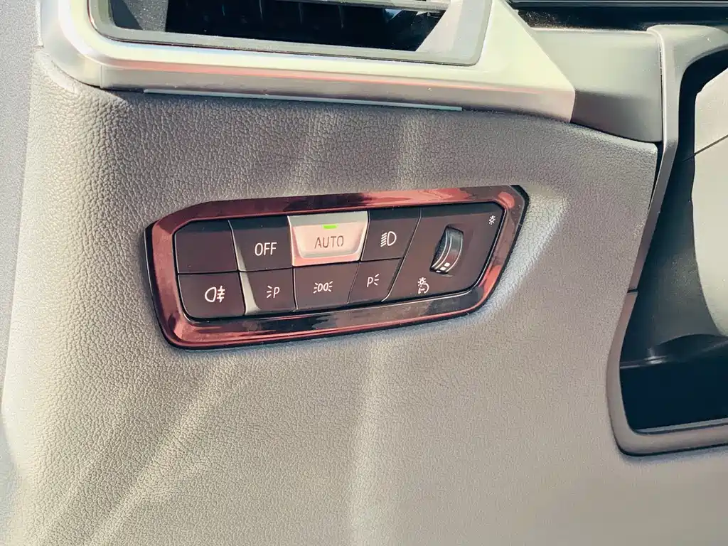 BMW 3 Series 2023 — фото 15