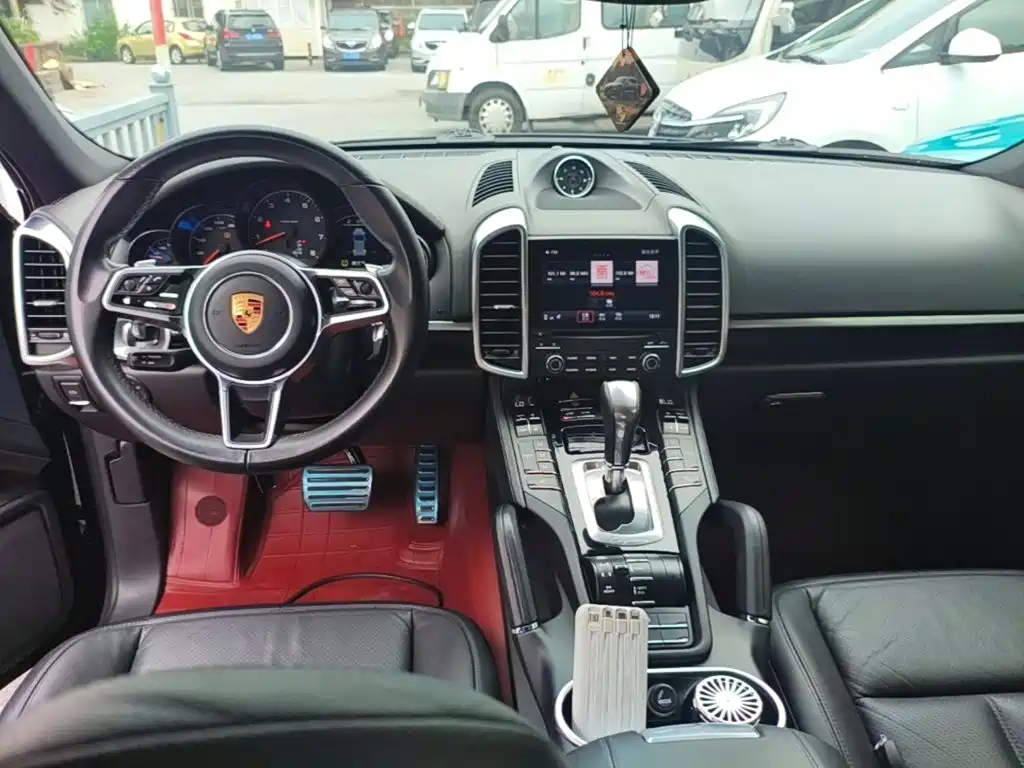 Porsche Cayenne 2018 — фото 10
