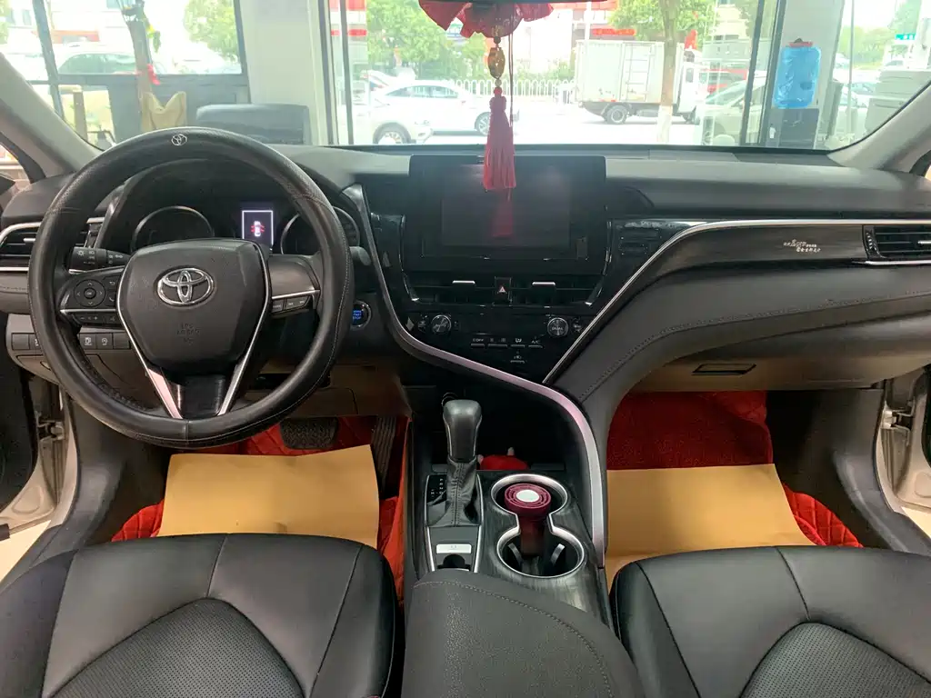 Toyota Camry 2023 — фото 8