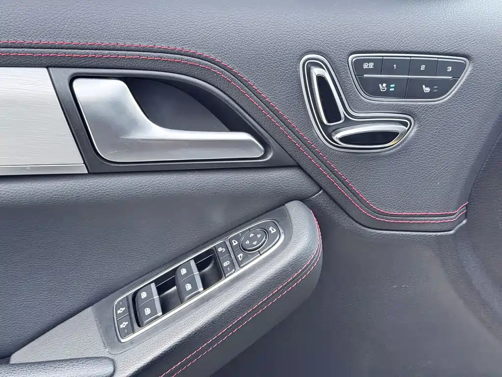 BYD Tang New Energy 2019 — фото 16