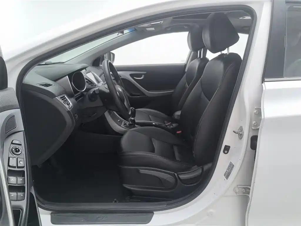 Hyundai Elantra Langdong 2017 — фото 10