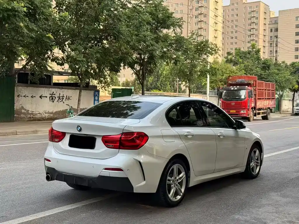 BMW 1 Series 2019 — фото 9