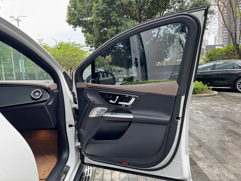 Mercedes-Benz EQE SUV 2025 — фото 15