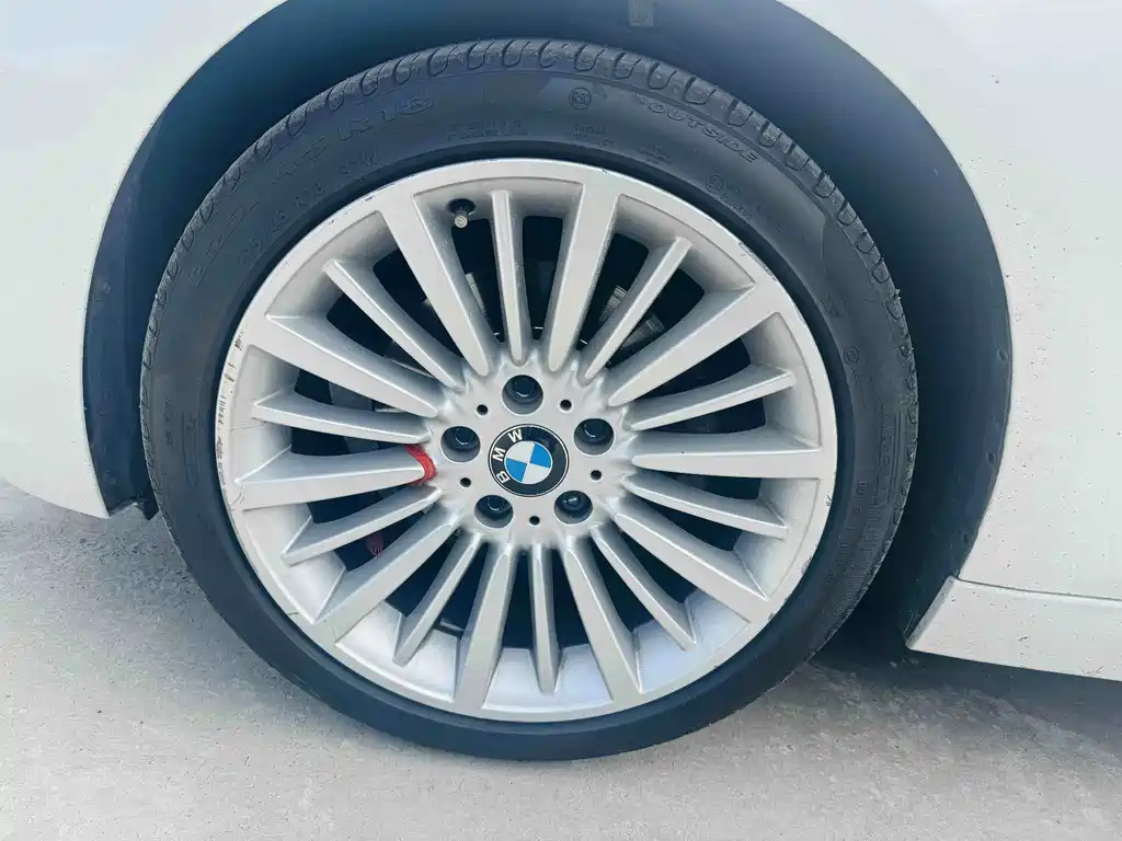 BMW 3 Series 2018 — фото 14