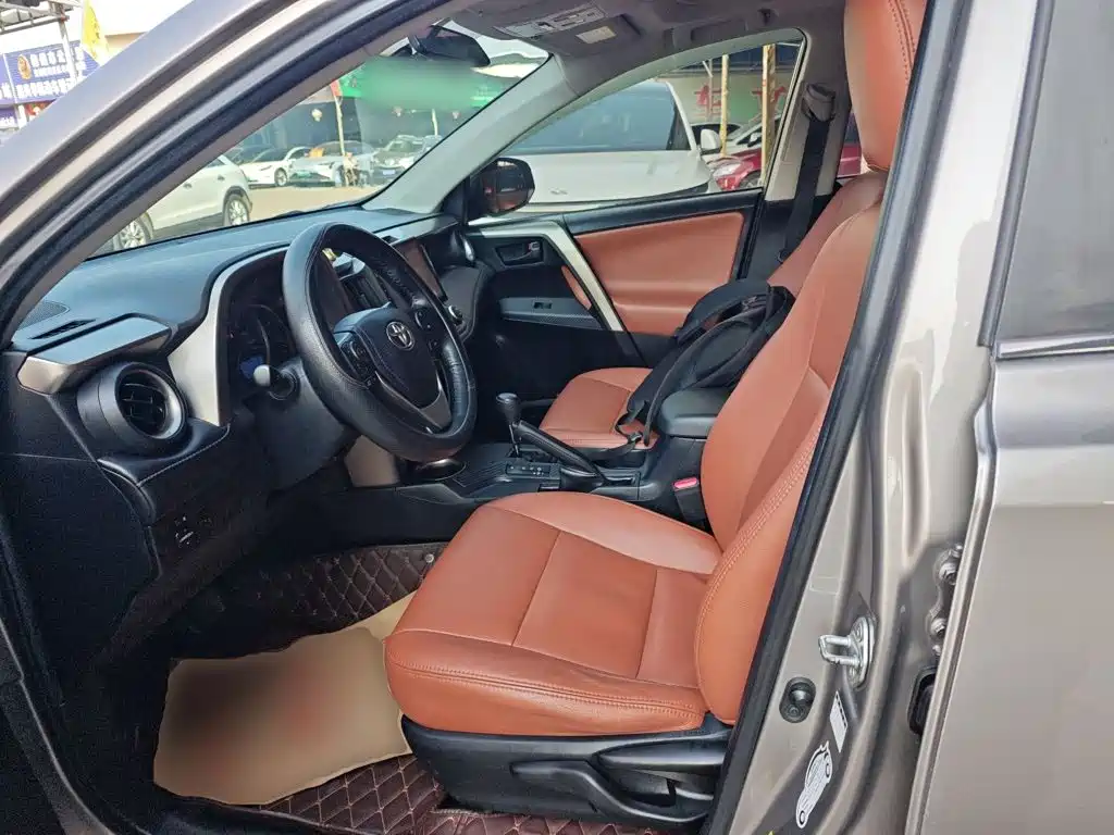 Toyota RAV4 2016 — фото 15