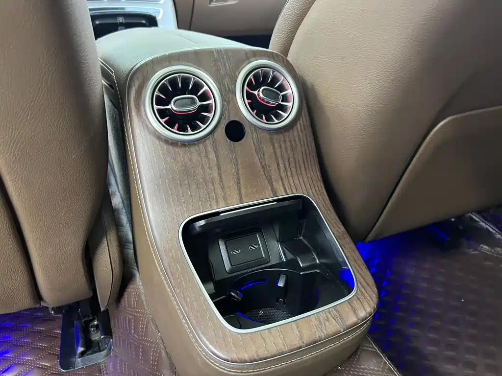 Mercedes-Benz E-Class 2023 — фото 25