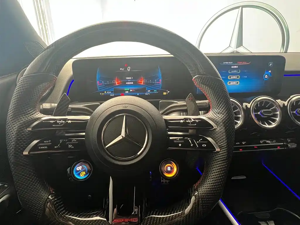 Mercedes-Benz GLB AMG 2024 — фото 5