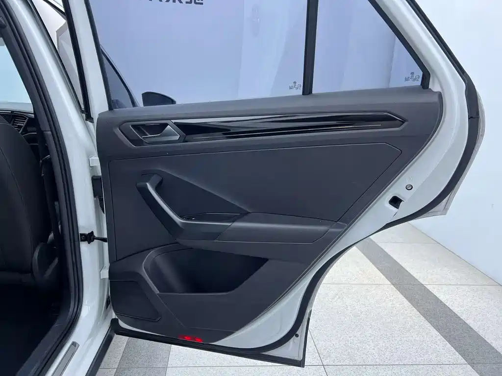 Volkswagen T-Roc 2022 — фото 10