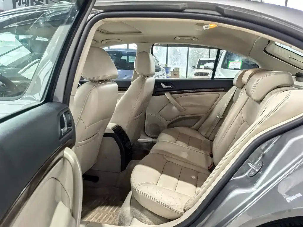 Skoda Octavia 2010 — фото 10