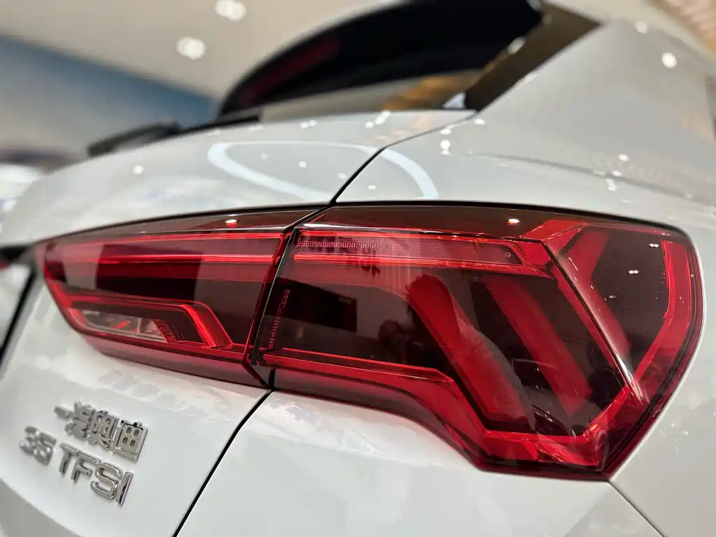 Audi Q3 2021 — фото 20