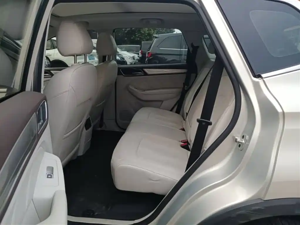 Roewe RX5 New Energy 2018 — фото 9