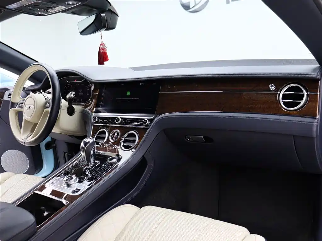 Bentley Continental 2020 — фото 21
