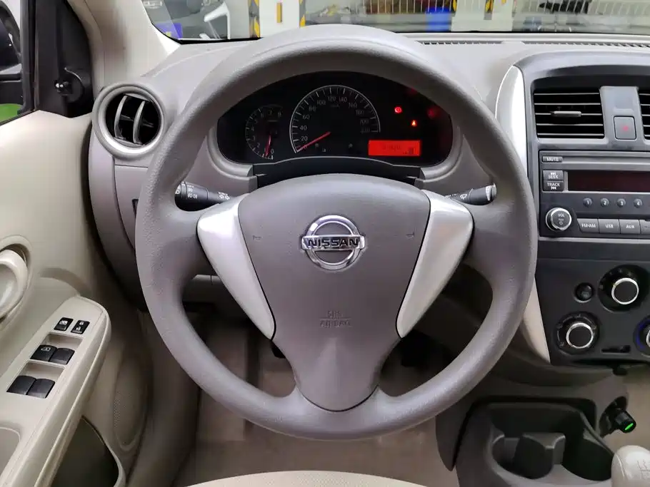 Nissan Sunny 2016 — фото 15