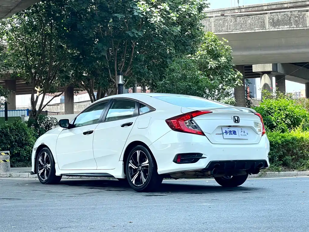 Honda Civic 2018 — фото 7