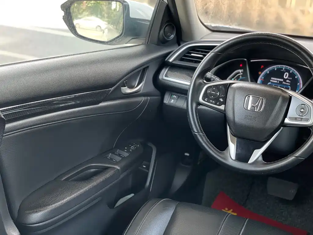 Honda Civic 2018 — фото 11