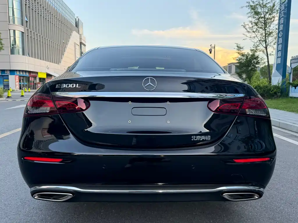Mercedes-Benz E-Class 2023 — фото 17