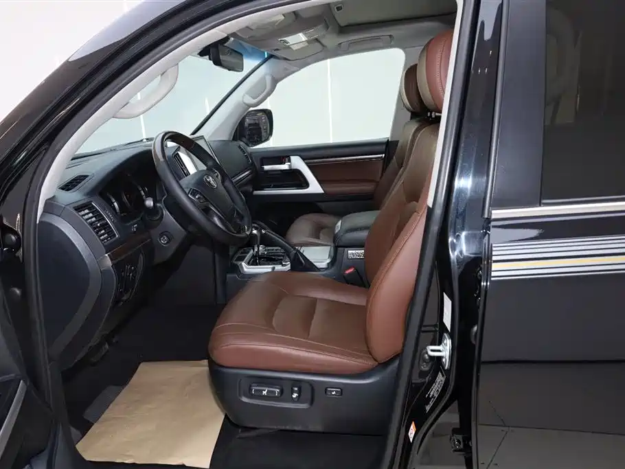 Toyota Land Cruiser 2019 — фото 14