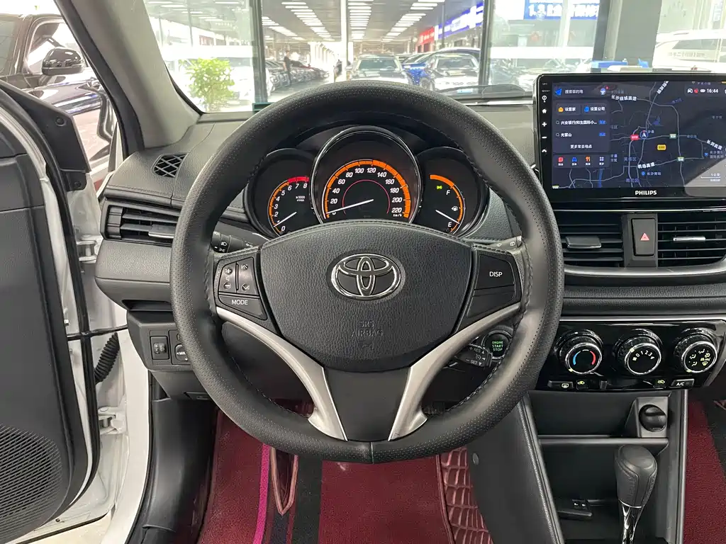 Toyota Yaris L 2022 — фото 9