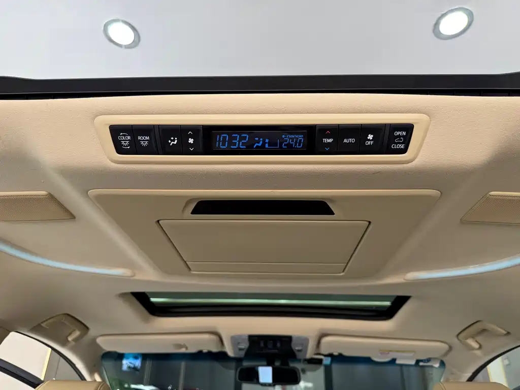 Toyota Alphard 2018 — фото 10