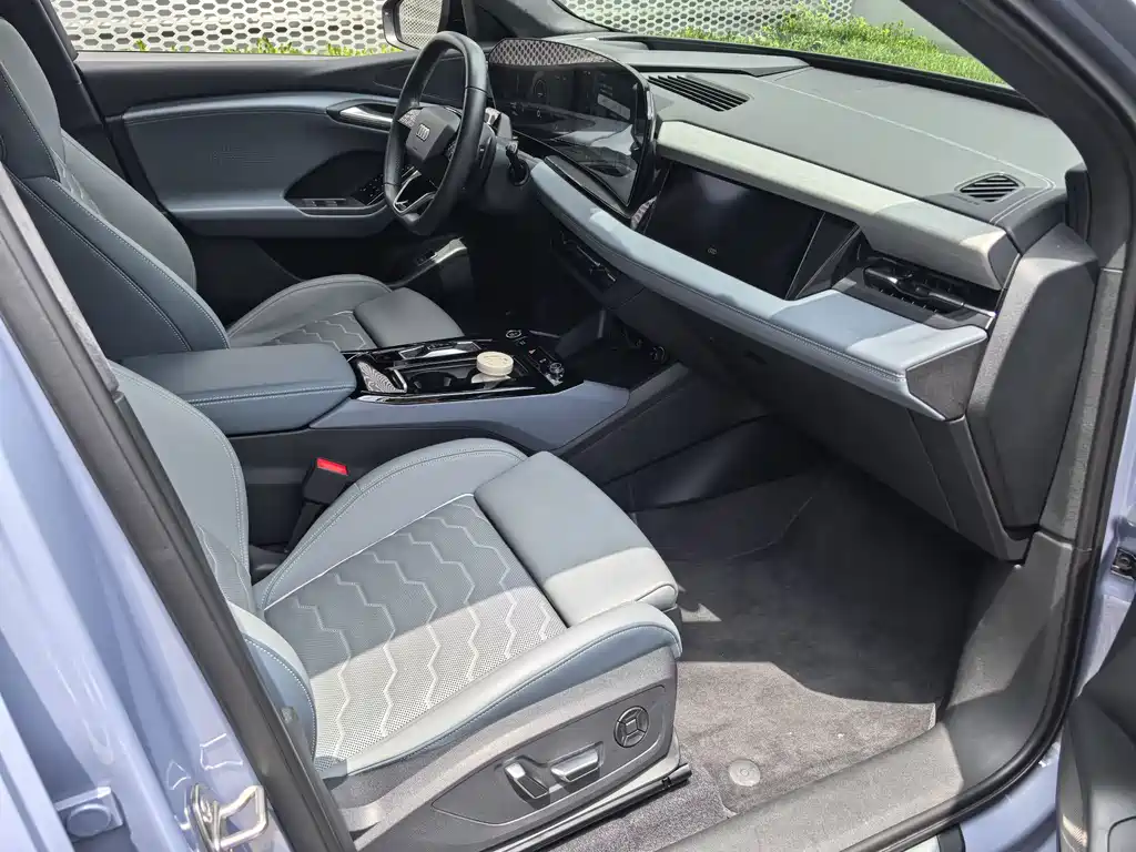 Audi Q6L e-tron 2025 — фото 12