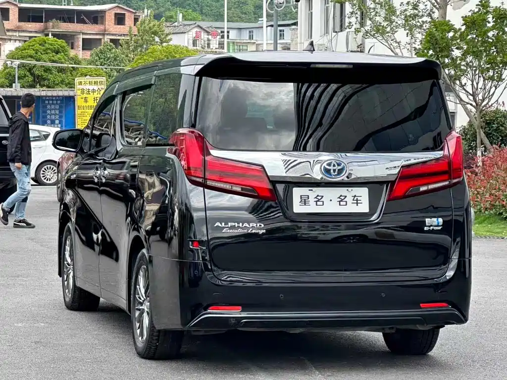 Toyota Alphard 2023 — фото 9