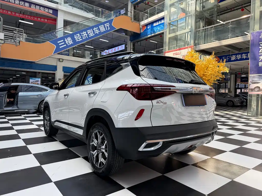 Kia KX3 2021 — фото 16