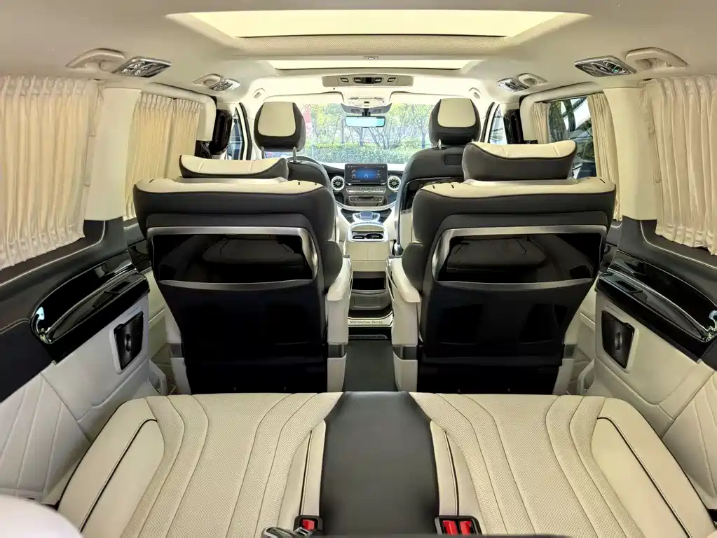 Mercedes-Benz V-Class 2023 — фото 23