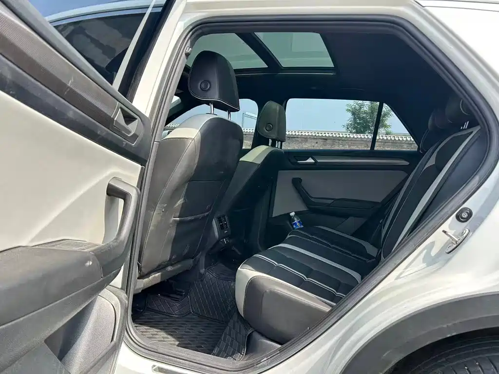 Volkswagen T-Roc 2023 — фото 8