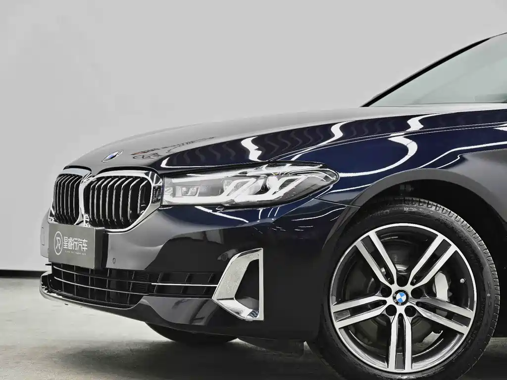 BMW 5 Series 2022 — фото 21