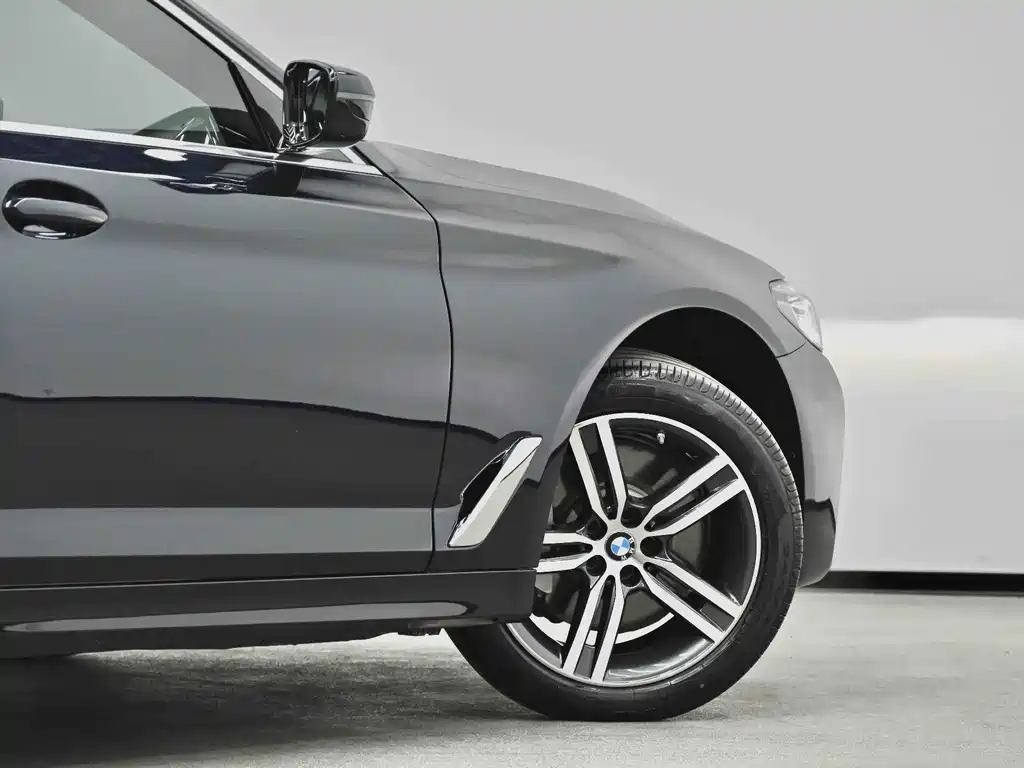 BMW 5 Series 2022 — фото 37