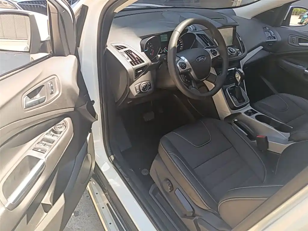 Ford Kuga 2015 — фото 16