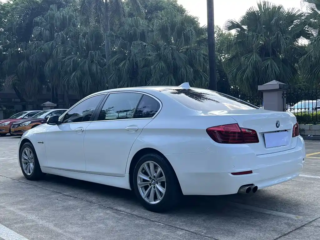 BMW 5 Series 2016 — фото 9