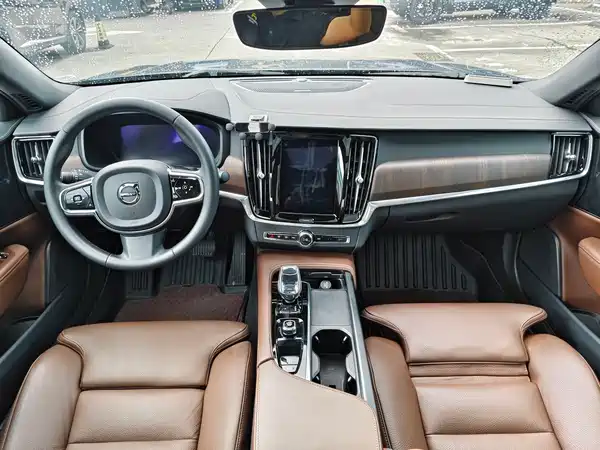 Volvo S90 2023