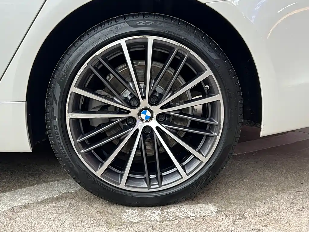 BMW 5 Series 2019 — фото 32