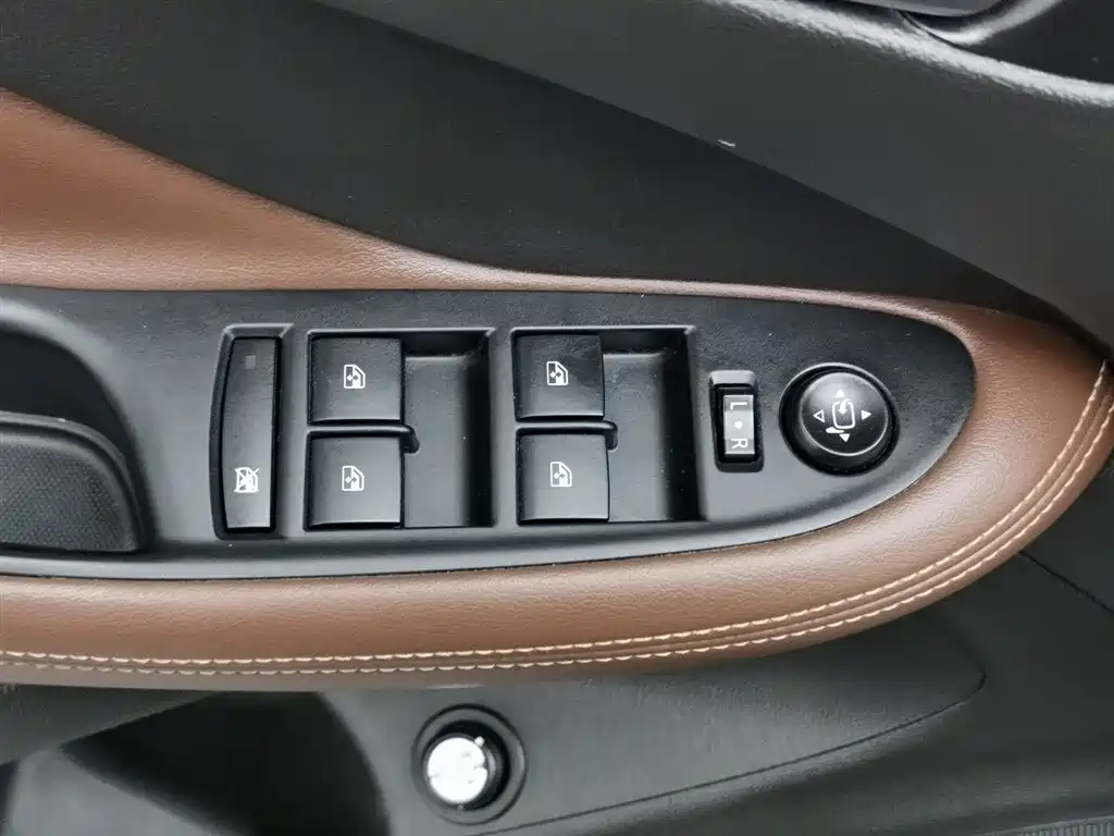 Buick Envision Plus 2017 — фото 9