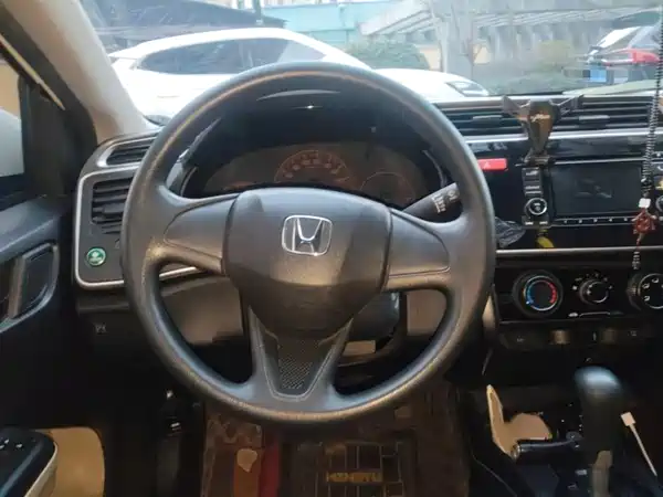 Honda Greiz 2016