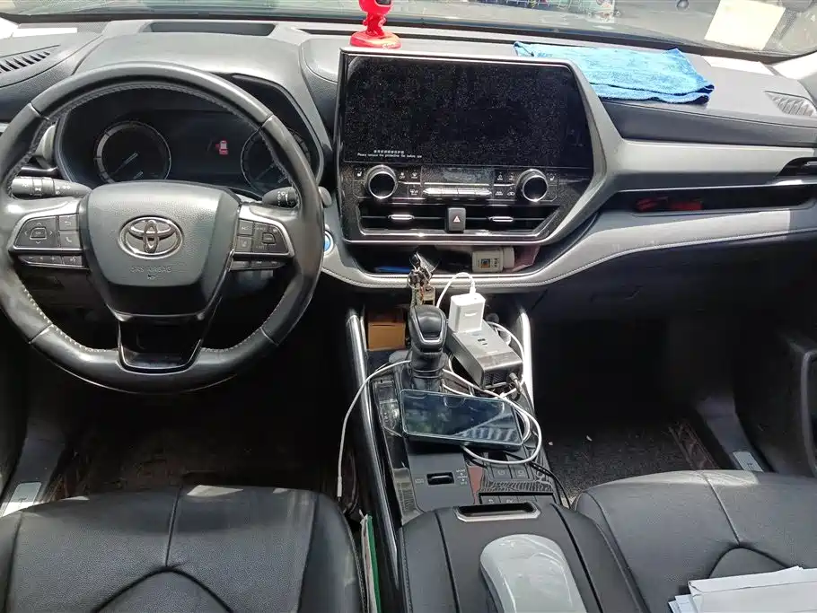 Toyota Highlander 2023 — фото 12